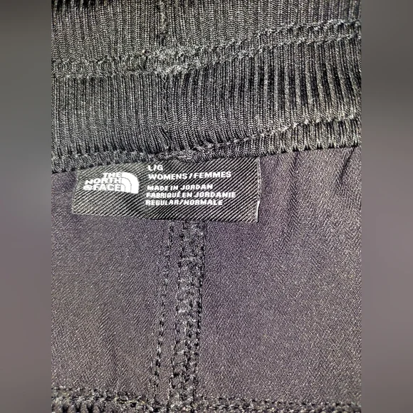 The North Face Black Women's Athletic Shorts with Elastic Waist - Picture 3 of 8